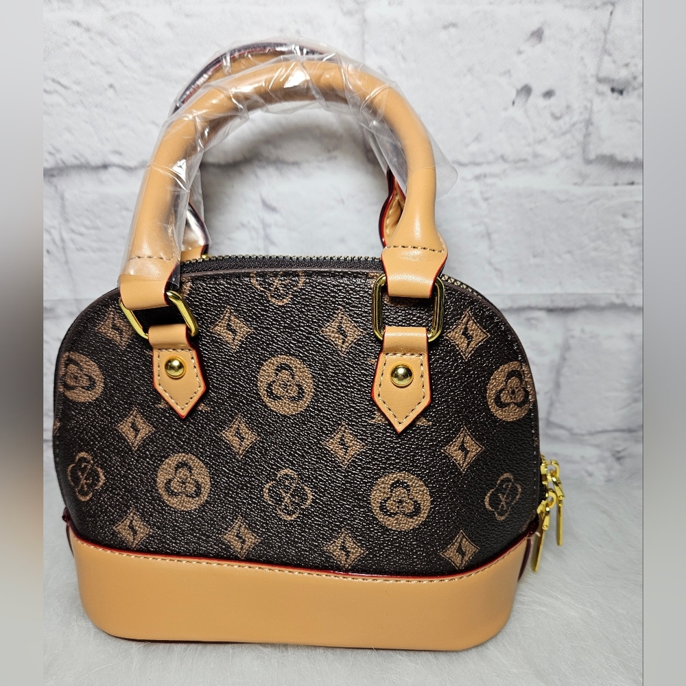 NWOT Majure Designer Black and Tan Women's Handbag With Dog Hangtag And Dustbag - Picture 2 of 11